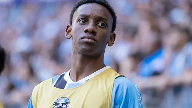 Grêmio estuda venda de joia da base